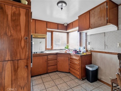 Charming Ventura opportunity! This 3-bedroom, 1-bath home offers - photo 10