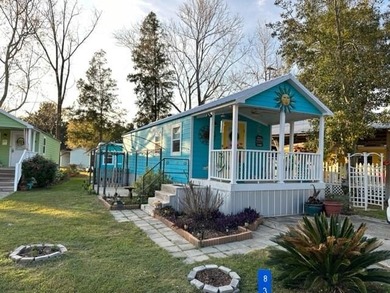 Lake Eufaula / Walter F. George Home For Sale in Georgetown Georgia