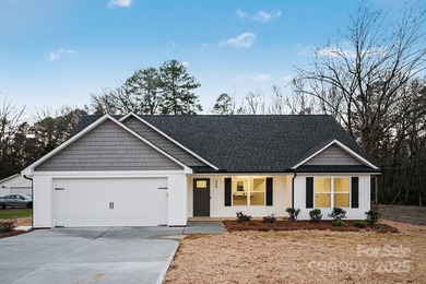 Lake Norman Home Active Under Contract in Mooresville North Carolina