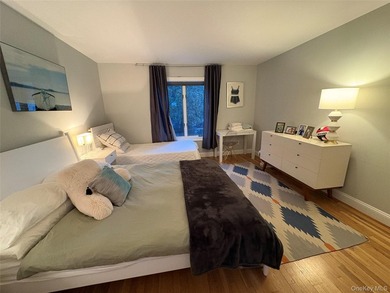 Waterfront living designed for effortless coastal comfort - photo 12