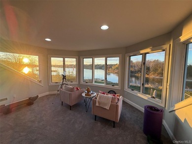 Waterfront living designed for effortless coastal comfort - photo 15