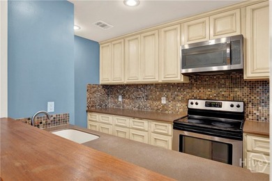 Amazing 2Bd / 2Ba Condo located in the Heart of Savannah's - photo 21
