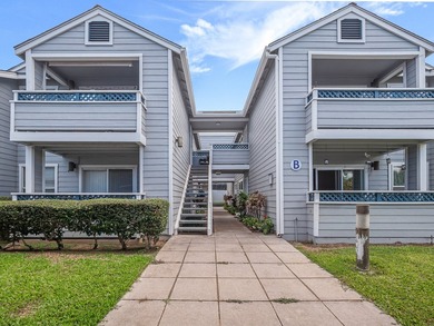 This two-bedroom, two-bath upstairs unit in Fairway Terrace - photo 2