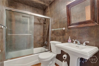 Amazing 2Bd / 2Ba Condo located in the Heart of Savannah's - photo 23