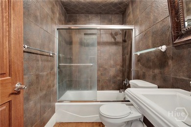 Amazing 2Bd / 2Ba Condo located in the Heart of Savannah's - photo 24
