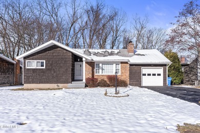 (private lake, pond, coastal) Home Sale Pending in Albany New York