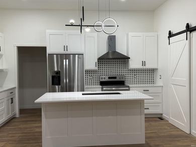 New construction in Stone Crest Golf Community! This 4-bed, 3 - photo 4