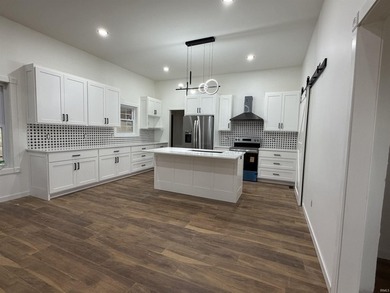 New construction in Stone Crest Golf Community! This 4-bed, 3 - photo 5