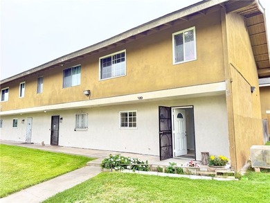 Welcome to this gorgeous turnkey end-unit condo offering 3 - photo 1