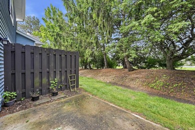 Low-maintenance living awaits at 3622 N. Lakeside Dr. in the - photo 26