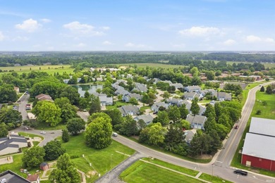 Low-maintenance living awaits at 3622 N. Lakeside Dr. in the - photo 30