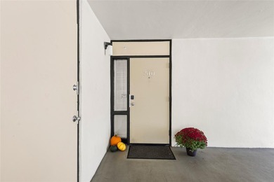 Move-In Ready. This extra-large, fully updated corner unit - photo 2