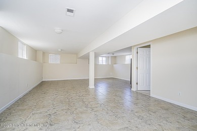 Welcome to 6 Clinton Court! This impressive single family Side - photo 19