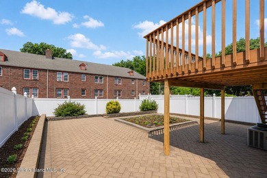 Welcome to 6 Clinton Court! This impressive single family Side - photo 23