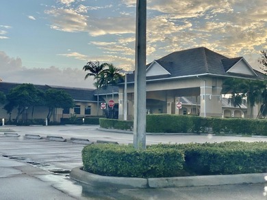 Beautiful villa located in the heart of Lake Worth within a - photo 3