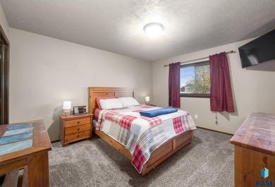 Enjoy easy, low-maintenance living in desirable southeast Sioux - photo 11