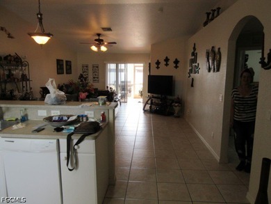 Well maintained duplex with great location with easy access to - photo 8