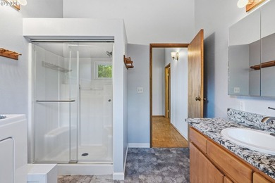 Enjoy the beauty of the Pacific Northwest in this custom-built 4 - photo 26