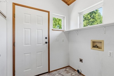 Enjoy the beauty of the Pacific Northwest in this custom-built 4 - photo 29