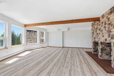 Enjoy the beauty of the Pacific Northwest in this custom-built 4 - photo 30
