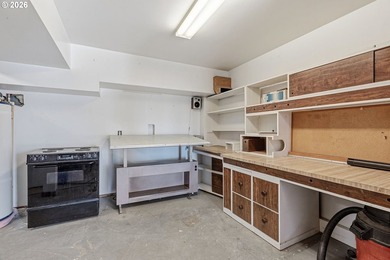 Enjoy the beauty of the Pacific Northwest in this custom-built 4 - photo 35
