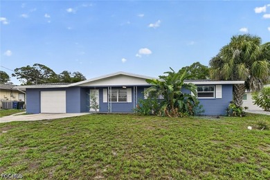 Welcome to this classic Sarasota pool home in the desirable - photo 2