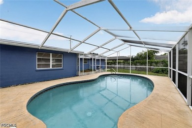 Welcome to this classic Sarasota pool home in the desirable - photo 3