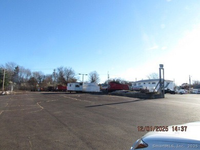 2 office buildings, heavy truck service garage with lift, 6 bay - photo 11