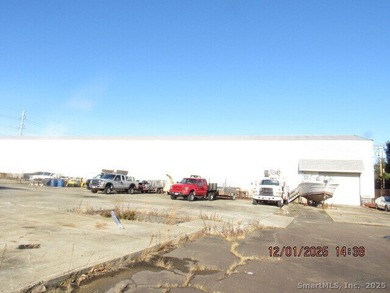2 office buildings, heavy truck service garage with lift, 6 bay - photo 12