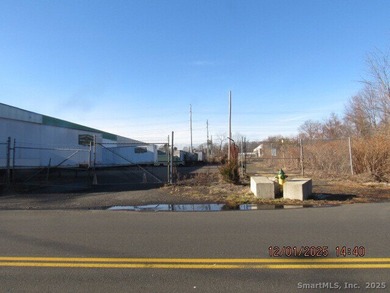 2 office buildings, heavy truck service garage with lift, 6 bay - photo 13