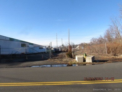 2 office buildings, heavy truck service garage with lift, 6 bay - photo 14