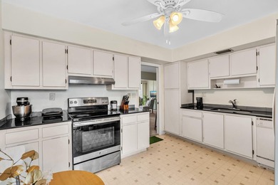Discover exceptional space, comfort, and convenience in this - photo 20