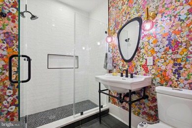 This home is set squarely between Passyunk Square and Queen - photo 14