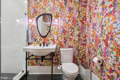 This home is set squarely between Passyunk Square and Queen - photo 16