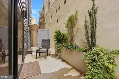 This home is set squarely between Passyunk Square and Queen - photo 17