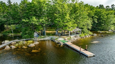 Welcome to your dream lakefront retreat! Serene lakeside living - photo 5