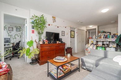 TREMENDOUS VALUE. One of the best price-per-square-foot options - photo 8