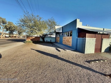 Excellent Ft Lowell corridor location near Stone Ave., Great