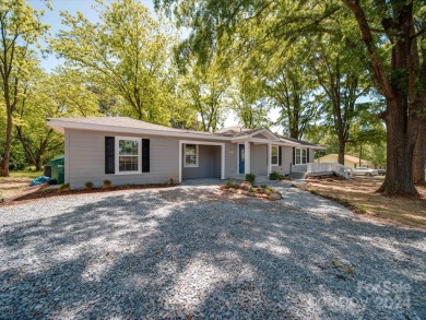 Lake Tillery Home For Sale in Norwood North Carolina