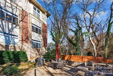 Wonderful corner unit condo in the heart of Elizabeth with