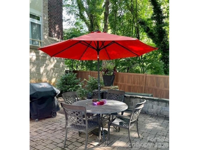 Wonderful corner unit condo in the heart of Elizabeth with