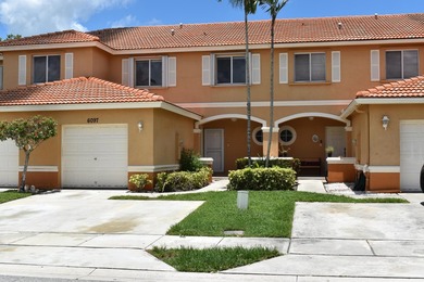 Beautifully maintained 3 bedroom 2.5 bathroom1 car garage - photo 2