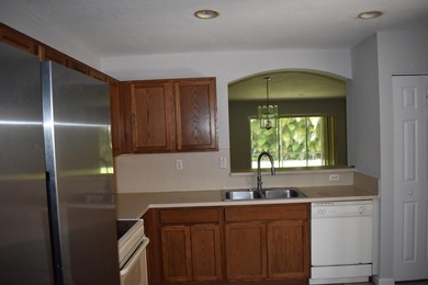 Beautifully maintained 3 bedroom 2.5 bathroom1 car garage - photo 5