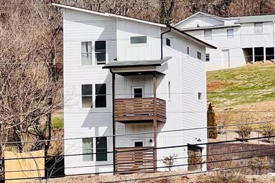 (private lake, pond, coastal) Home For Sale in Asheville North Carolina