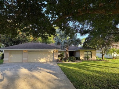 Lake Home For Sale in Lake Placid, Florida