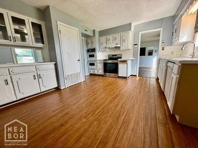 Looking for space without the big price tag? Welcome to 609 S - photo 8