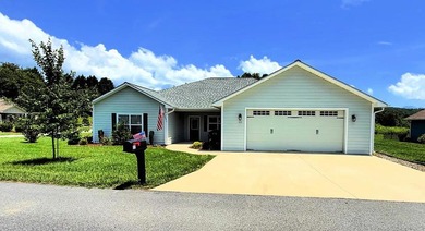 Welcome to this stunning 3-bedroom, 2.5-bath residence in - photo 3