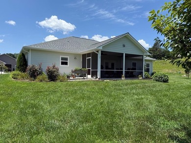 Welcome to this stunning 3-bedroom, 2.5-bath residence in - photo 4