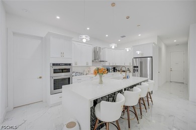 Welcome to this spectacular, centrally located residence - photo 9