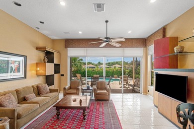 Desirable Devon model with 3 bedroom and 3 bathrooms. This open - photo 11
